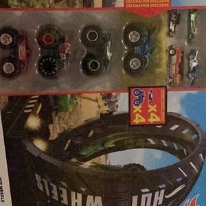 Hot wheels monster trucks super loop